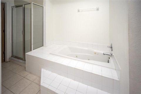 Townhouse in Davenport, Florida 4 bedrooms, 162.39 sq.m. № 2219129 - photo 15