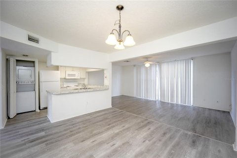 Townhouse in Davenport, Florida 4 bedrooms, 162.39 sq.m. № 2219129 - photo 3