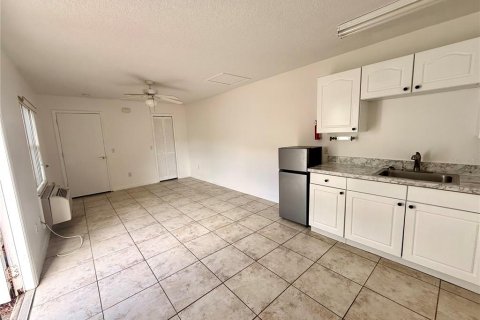 Townhouse in Davenport, Florida 4 bedrooms, 162.39 sq.m. № 2219129 - photo 12