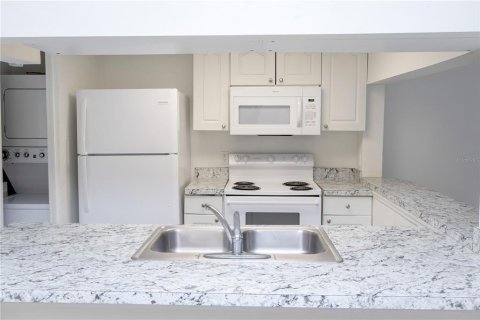 Townhouse in Davenport, Florida 4 bedrooms, 162.39 sq.m. № 2219129 - photo 4