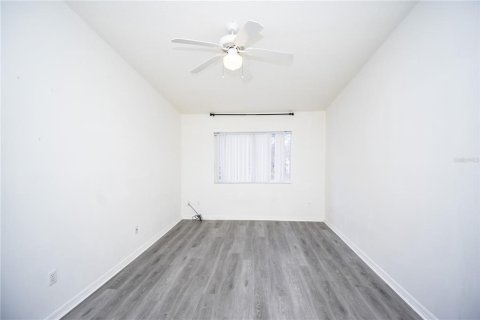 Townhouse in Davenport, Florida 4 bedrooms, 162.39 sq.m. № 2219129 - photo 10