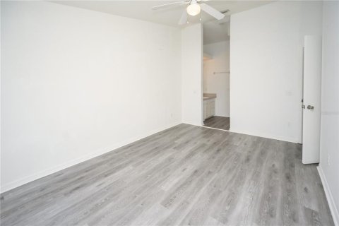 Townhouse in Davenport, Florida 4 bedrooms, 162.39 sq.m. № 2219129 - photo 11