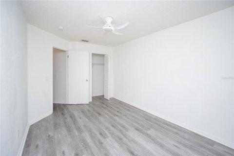 Townhouse in Davenport, Florida 4 bedrooms, 162.39 sq.m. № 2219129 - photo 9