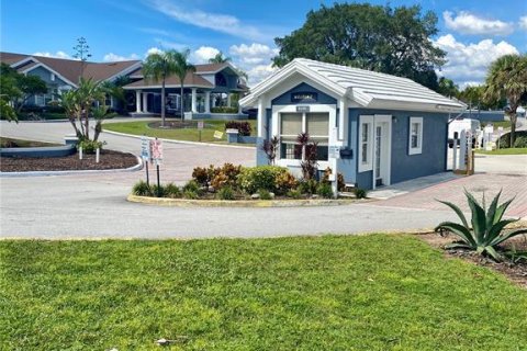 Townhouse in Davenport, Florida 4 bedrooms, 162.39 sq.m. № 2219129 - photo 24