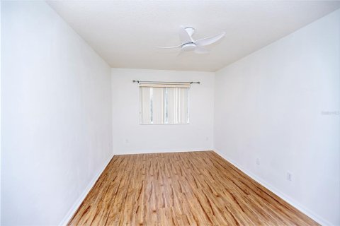 Townhouse in Davenport, Florida 4 bedrooms, 162.39 sq.m. № 2219129 - photo 20