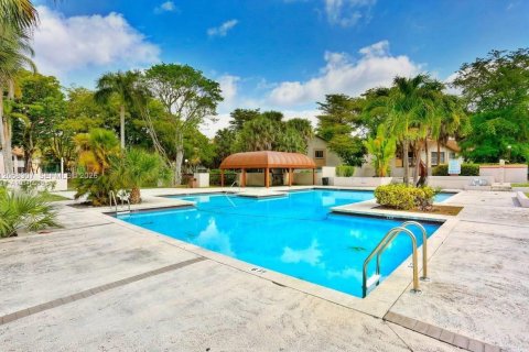 Copropriété à louer à Miami, Floride: 1 chambre, 90.86 m2 № 2169018 - photo 23