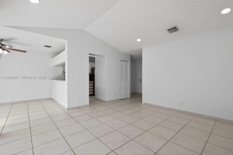 Copropriété à louer à Miami, Floride: 1 chambre, 90.86 m2 № 2169018 - photo 6