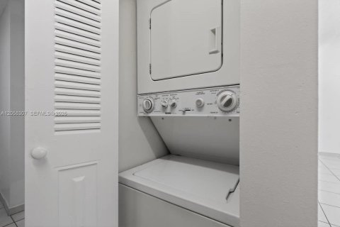 Copropriété à louer à Miami, Floride: 1 chambre, 90.86 m2 № 2169018 - photo 9