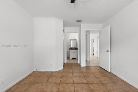 Copropriété à louer à Miami, Floride: 1 chambre, 90.86 m2 № 2169018 - photo 8