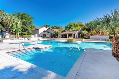 Copropriété à louer à Miami, Floride: 1 chambre, 90.86 m2 № 2169018 - photo 3