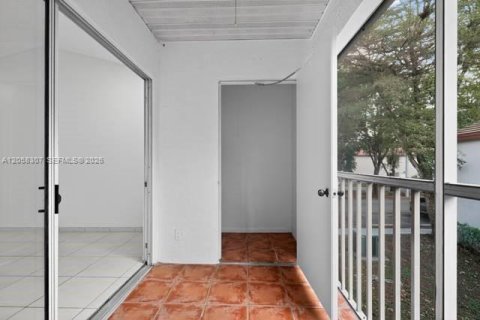 Copropriété à louer à Miami, Floride: 1 chambre, 90.86 m2 № 2169018 - photo 15