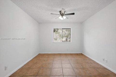 Copropriété à louer à Miami, Floride: 1 chambre, 90.86 m2 № 2169018 - photo 11