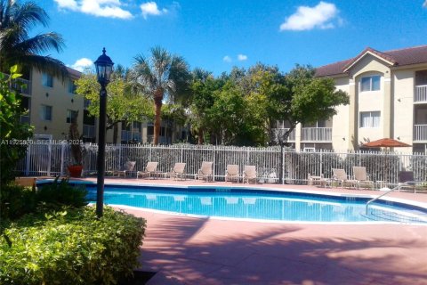Снять в аренду квартиру в Холливуд, Флорида 1 спальня, 49.89м2, № 1984427 - фото 17