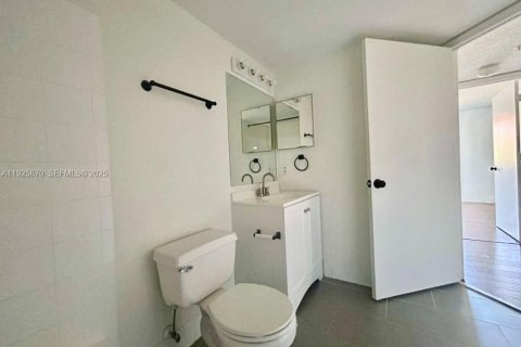 Снять в аренду квартиру в Холливуд, Флорида 1 спальня, 49.89м2, № 1984427 - фото 16