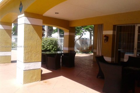 Снять в аренду квартиру в Холливуд, Флорида 1 спальня, 49.89м2, № 1984427 - фото 19