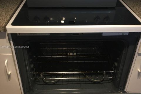 Снять в аренду квартиру в Холливуд, Флорида 1 спальня, 49.89м2, № 1984427 - фото 7