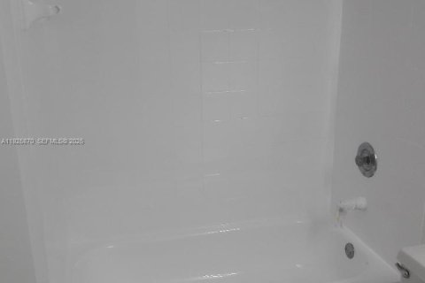 Снять в аренду квартиру в Холливуд, Флорида 1 спальня, 49.89м2, № 1984427 - фото 15