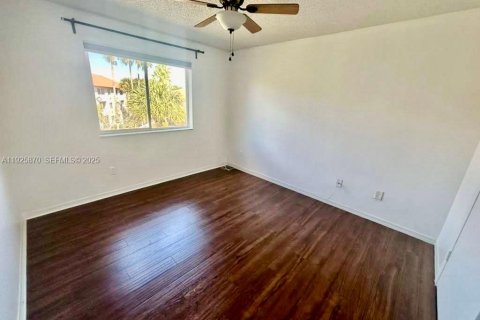 Снять в аренду квартиру в Холливуд, Флорида 1 спальня, 49.89м2, № 1984427 - фото 13