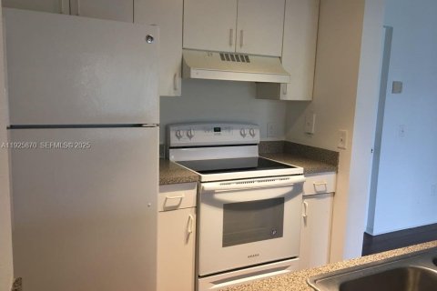 Снять в аренду квартиру в Холливуд, Флорида 1 спальня, 49.89м2, № 1984427 - фото 5