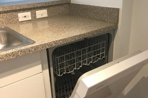 Снять в аренду квартиру в Холливуд, Флорида 1 спальня, 49.89м2, № 1984427 - фото 8