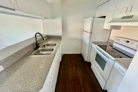 Снять в аренду квартиру в Холливуд, Флорида 1 спальня, 49.89м2, № 1984427 - фото 4