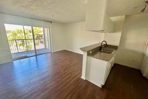 Снять в аренду квартиру в Холливуд, Флорида 1 спальня, 49.89м2, № 1984427 - фото 1