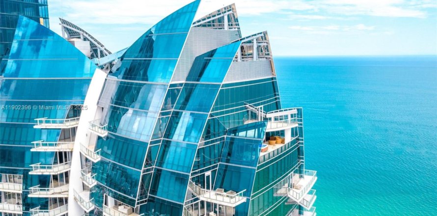 Condominio en Sunny Isles Beach, Florida, 6 dormitorios  № 2054204