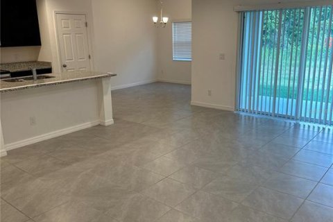 Touwnhouse à louer à Howey-in-the-Hills, Floride: 4 chambres, 199.18 m2 № 2156219 - photo 2