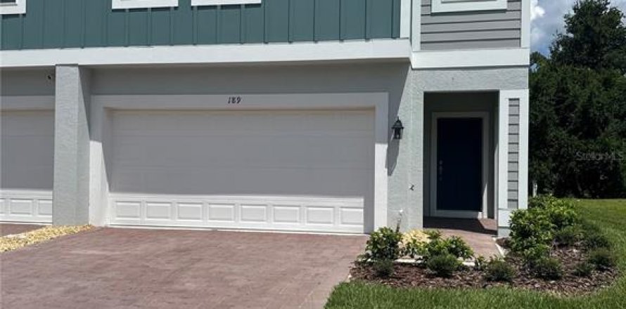 Touwnhouse à Howey-in-the-Hills, Floride 4 chambres, 199.18 m2 № 2156219