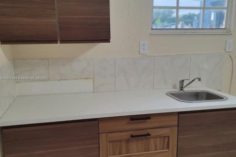 Снять в аренду виллу или дом в Майами, Флорида 1 спальня, 69.68м2, № 1967249 - фото 2