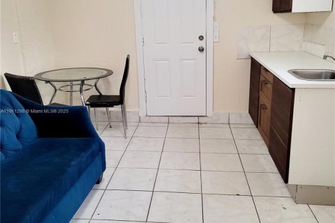 Снять в аренду виллу или дом в Майами, Флорида 1 спальня, 69.68м2, № 1967249 - фото 3