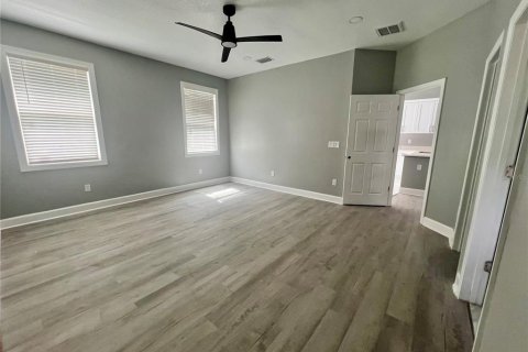 House in Tampa, Florida 3 bedrooms, 158.77 sq.m. № 1734123 - photo 17