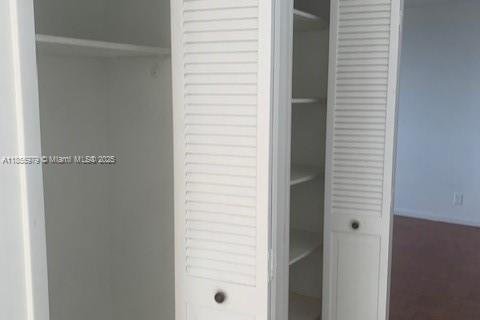 Copropriété à louer à Hollywood, Floride: 2 chambres, 119.29 m2 № 1880183 - photo 19