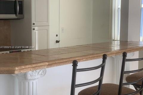 Copropriété à louer à Hollywood, Floride: 2 chambres, 119.29 m2 № 1880183 - photo 11
