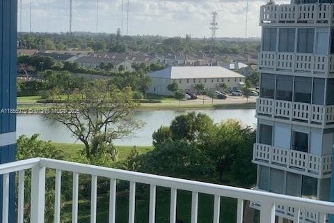 Copropriété à louer à Hollywood, Floride: 2 chambres, 119.29 m2 № 1880183 - photo 13