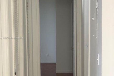 Copropriété à louer à Hollywood, Floride: 2 chambres, 119.29 m2 № 1880183 - photo 9