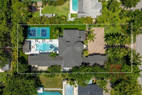 House in Pinecrest, Florida 7 bedrooms, 794.41 sq.m. № 1712298 - photo 3