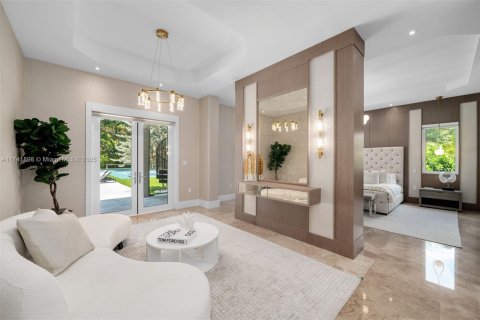 House in Pinecrest, Florida 7 bedrooms, 794.41 sq.m. № 1712298 - photo 13