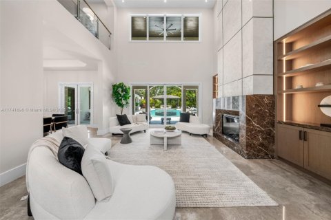 House in Pinecrest, Florida 7 bedrooms, 794.41 sq.m. № 1712298 - photo 10