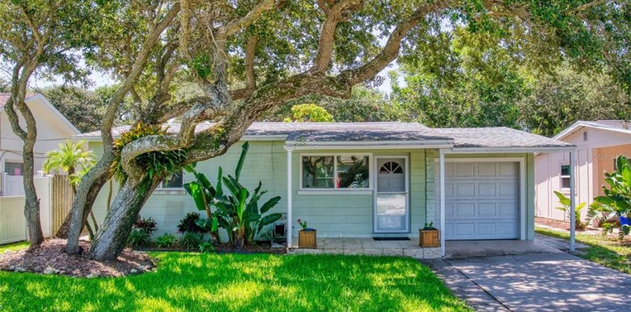 House in New Smyrna Beach, Florida 3 bedrooms, 96.06 sq.m. № 1602223
