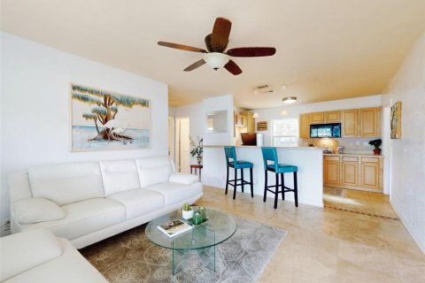 House in New Smyrna Beach, Florida 3 bedrooms, 96.06 sq.m. № 1602223 - photo 4