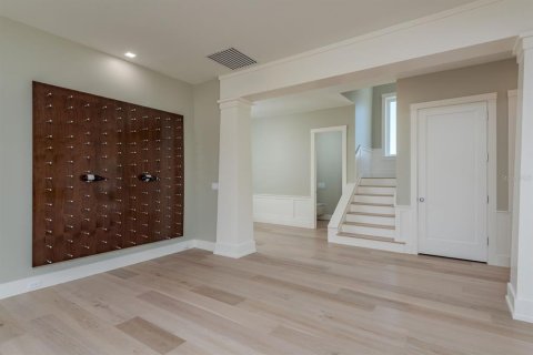 House in Saint Petersburg, Florida 5 bedrooms, 304.25 sq.m. № 1721479 - photo 13
