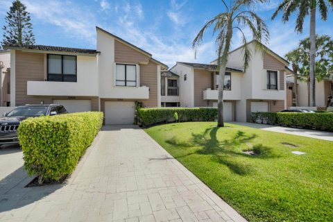 Townhouse in Boca Raton, Florida 3 bedrooms, 195.56 sq.m. № 2194037 - photo 4