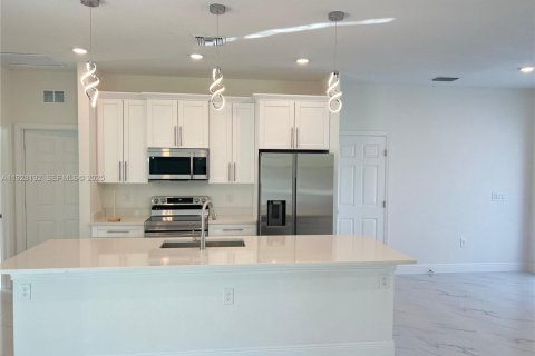 Villa ou maison à louer à Lehigh Acres, Floride: 3 chambres № 1988299 - photo 6