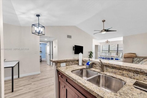 Condo in Davie, Florida, 2 bedrooms  № 2058858 - photo 11
