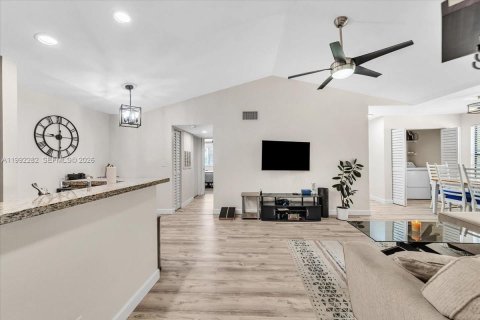 Condo in Davie, Florida, 2 bedrooms  № 2058858 - photo 3