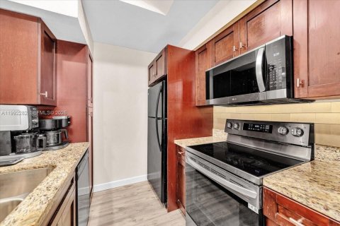 Condo in Davie, Florida, 2 bedrooms  № 2058858 - photo 10
