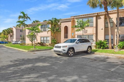 Condo in Davie, Florida, 2 bedrooms  № 2058858 - photo 2