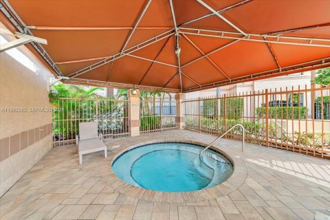 Condo in Davie, Florida, 2 bedrooms  № 2058858 - photo 28
