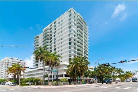Apartment in Miami Beach, Florida 2 bedrooms, 108.51 sq.m. № 1821697 - photo 22